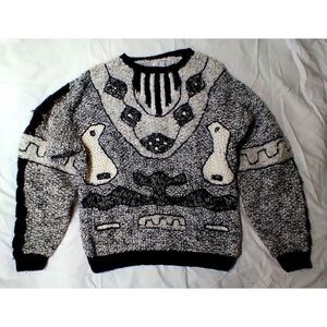 BEAUTIFUL HANDMADE SWEATER VINTAGE MADE IN KOREA BLACK AND WHITE FREE SIZE